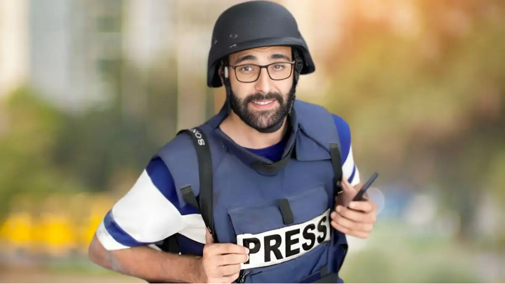 الصحفي معتز عزايزة قرر أن يغادر قطاع غزة - فيديو