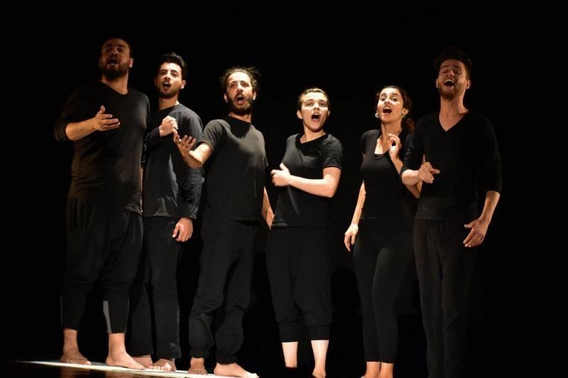 مسرح الحرية يذهل الجمهور بعرض مسرحي في شوارع فلسطين